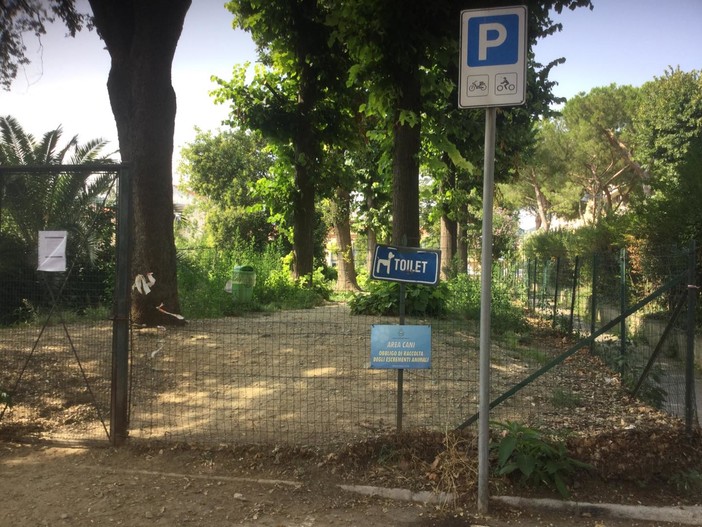 Albisola, l'area canina di via dei Conradi al centro delle polemiche, l'ex consigliere Tessore: "Uno scempio del genere va evitato" Albisola, l'area canina di via dei Conradi al centro delle polemiche, l'ex consigliere Tessore: "Uno scempio del genere va evitato"
