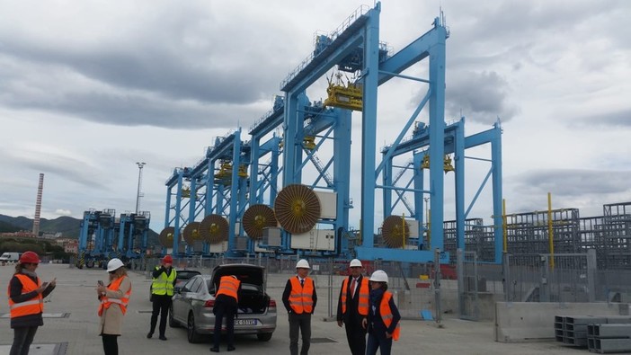 Vado, le gru di piazzale e quelle di banchina sono ufficialmente di APM Terminals Vado, le gru di piazzale e quelle di banchina sono ufficialmente di APM Terminals