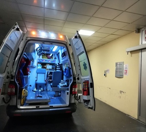 Perde il controllo dell'auto lungo il Cadibona: donna in codice giallo