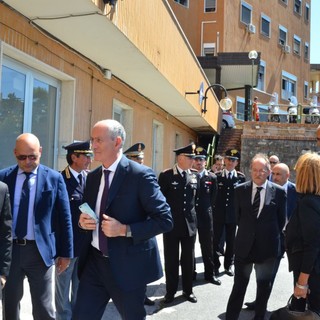 E' iniziata la visita di Franco Gabrielli, il Capo della Polizia a Sanremo per rendere omaggio alla salma dell'agente Diego Turra