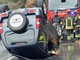 Varazze, auto si schianta contro il muro e si cappotta: soccorsi mobilitati (FOTO)