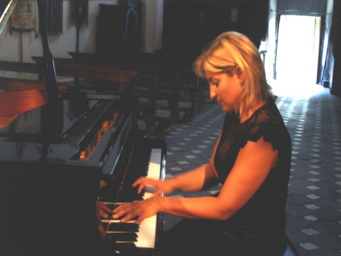 Domani sera a Finale tanta musica "with love"