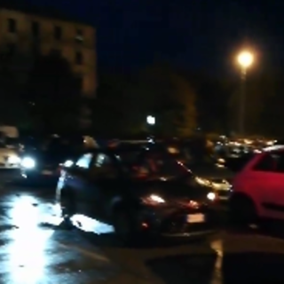 Caos in Piazza del Popolo a Savona: decine di cittadini in coda per ore