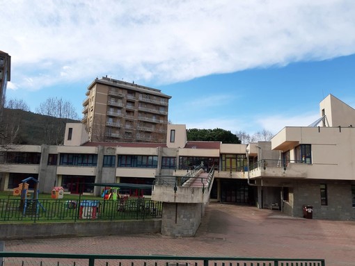 Cade un ventilatore da soffitto all'asilo di Lavagnola. Una mamma: "Sfiorata la tragedia"