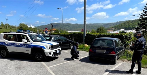 Carcare, la Polizia Locale ritrova un'auto rubata in Piemonte (FOTO)