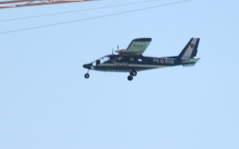Aereo della Polizia in volo sulla costa savonese: controlli da Alassio a Savona (FOTO)