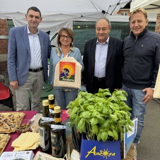 Il sindaco di Fossano Dario Tallone, l’assessore Monica Risso del comune di Andora, l’assessore all’agricoltura Giacomo Pellegrino, Marco Barberis Fiduciario della Condotta Slow Food Fossano