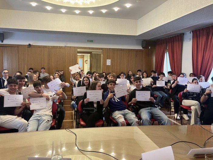 Percorso per migliorare le competenze digitali per 4 istituti tecnici del savonese: attestati per 80 studenti