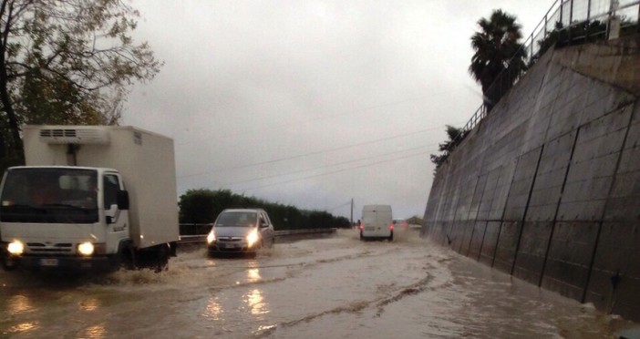 Preoccupante la situazione maltempo ad Albenga: allagamenti e strade chiuse
