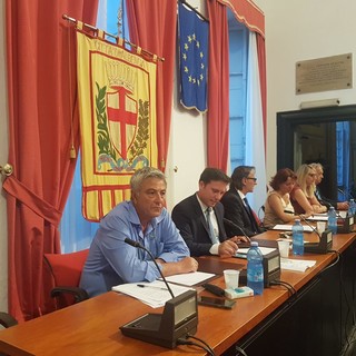 Albenga, in via di approvazione la riduzione del 25% della Tari alle attività commerciali. Tomatis: "Orgoglioso del risultato"