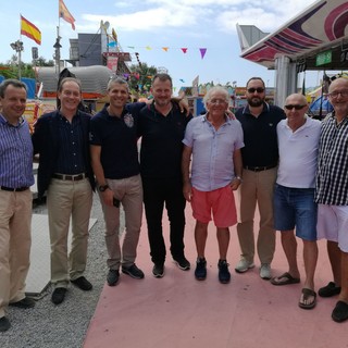 I sindaci di Andora e Laigueglia sulle giostre per la giornata del luna park senza barriere