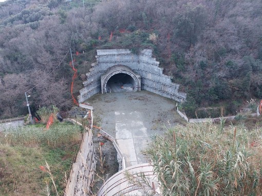 Aurelia Bis, Nasuti (Albissola) è perentorio: "Una piccola grande tragedia italiana sotto gli occhi di tutti, che si finisca prima possibile" Aurelia Bis, Nasuti (Albissola) è perentorio: "Una piccola grande tragedia italiana sotto gli occhi di tutti, che si finisca prima possibile"