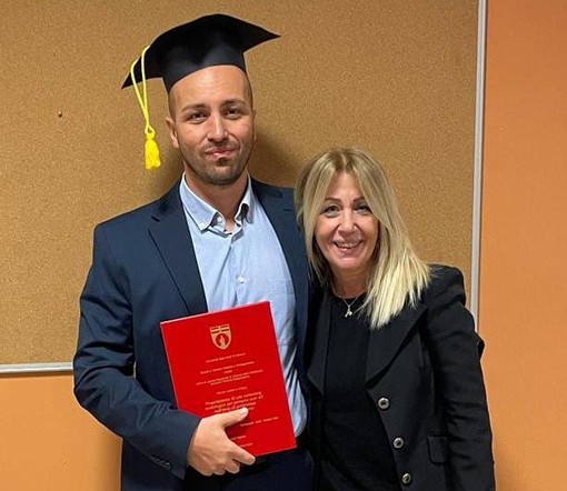 4 lauree in 17 anni, la storia di Alessio Palo: "L'ospedale di Savona ha delle potenzialità, vogliamo far vedere che ha competenze" 4 lauree in 17 anni, la storia di Alessio Palo: "L'ospedale di Savona ha delle potenzialità, vogliamo far vedere che ha competenze"