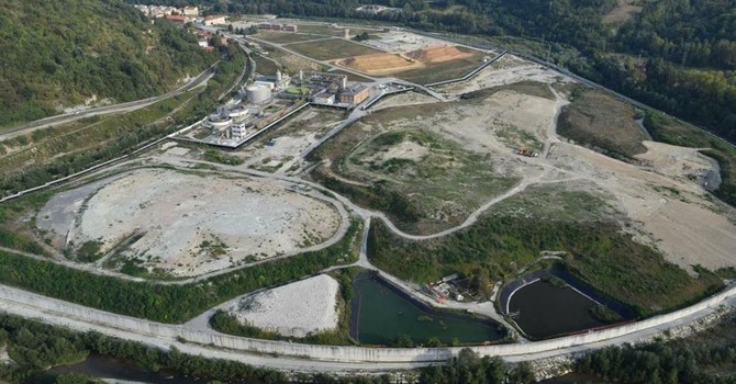 Volantinaggio contro il termovalorizzatore: "L'ex-ACNA non è bonificata, è una discarica senza fondo" Volantinaggio contro il termovalorizzatore: "L'ex-ACNA non è bonificata, è una discarica senza fondo"