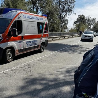 Ciclista colpito da un'auto a Celle: è ricoverato in Rianimazione al Santa Corona in prognosi riservata