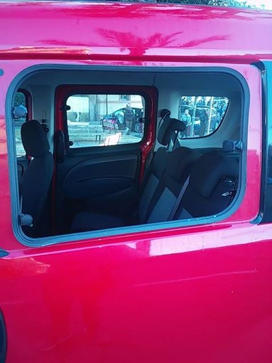 Finale Ligure: auto in sosta in via Caviglia danneggiate nella notte Finale Ligure: auto in sosta in via Caviglia danneggiate nella notte