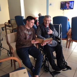 Alassio, gli studenti dell’Alberghiero e i nonni della “Giacomo Natale” protagonisti del progetto “Adotta un nonno”