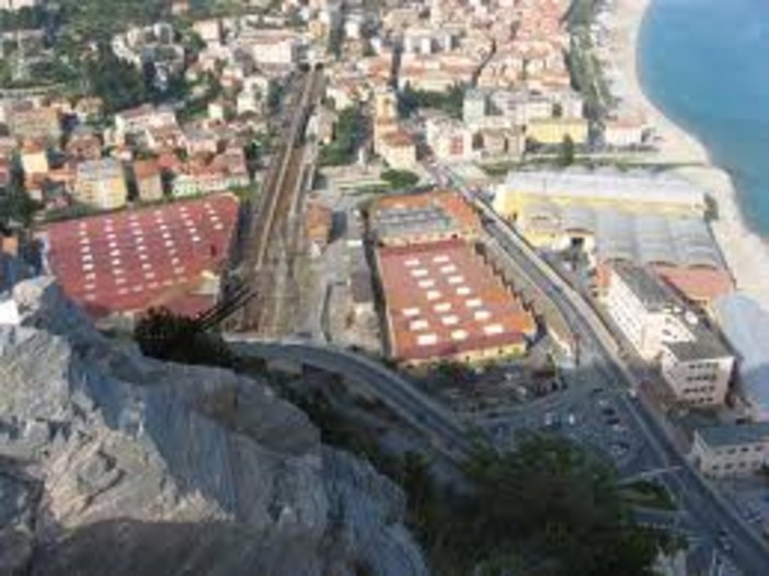 Regione Liguria, aree ex Piaggio di Finale Ligure esame progetto entro un mese Regione Liguria, aree ex Piaggio di Finale Ligure esame progetto entro un mese