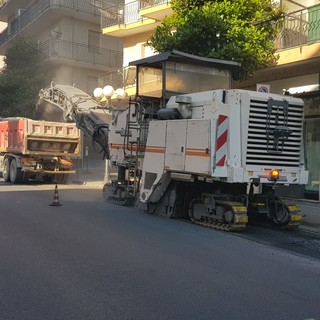 Albenga, iniziati gli interventi di ripristino per circa 21mila mq di asfalti