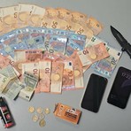 Spaccio a Finale Ligure, arrestato un 23enne: aveva con sé hashish, due coltelli, proiettili e spray urticante