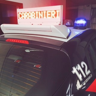 Strappa una catenina al collo di un anziano, ma viene rincorso da alcuni intrepidi turisti. Arrestato dai Carabinieri