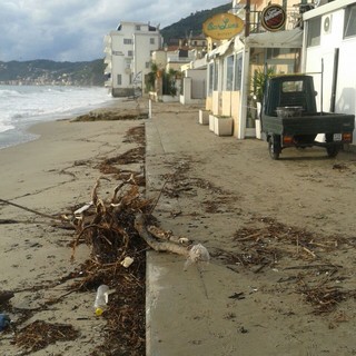 Foto di repertorio: la mareggiata dello scorso autunno Foto di repertorio: la mareggiata dello scorso autunno