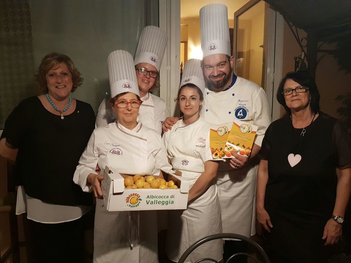 Grande successo per il menù a sei mani dedicato all’albicocca di Valleggia Grande successo per il menù a sei mani dedicato all’albicocca di Valleggia
