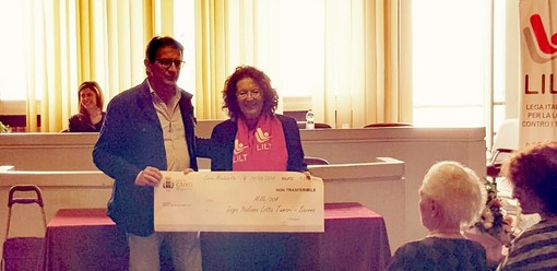 Cairo, consegnato alla Lilt di Savona il ricavato dell'iniziativa 'Art'è Natale 2017' Cairo, consegnato alla Lilt di Savona il ricavato dell'iniziativa 'Art'è Natale 2017'