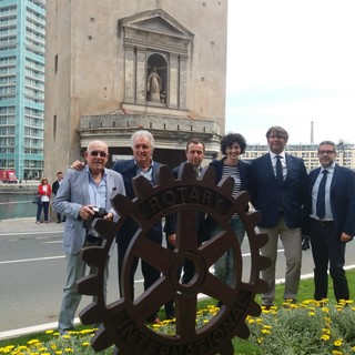 &quot;AdottiAMO Savona&quot; inaugurata una nuova aiuola donata dai Rotary in Piazza Leon Pancaldo