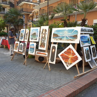 Loano, torna il mercatino “Antichità e collezionismo” per appassionati e curiosi