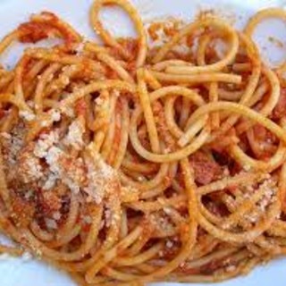 Ogni piatto di bucatini all'amatriciana, 5 euro per i terremotati ad Alassio