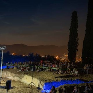Albenga, nell'antico teatro romano lo spettacolo "Il Fedele Cane Argo" dal canto XVII dell’Odissea