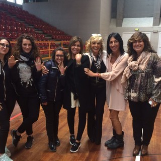 Alassio si tinge di rosa: la senologa Faedda incontra le scuole
