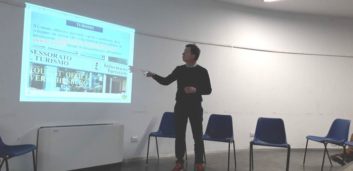 "Azione Popolare": "Stiamo proponendo ai Cittadini un Patto per Varazze" "Azione Popolare": "Stiamo proponendo ai Cittadini un Patto per Varazze"