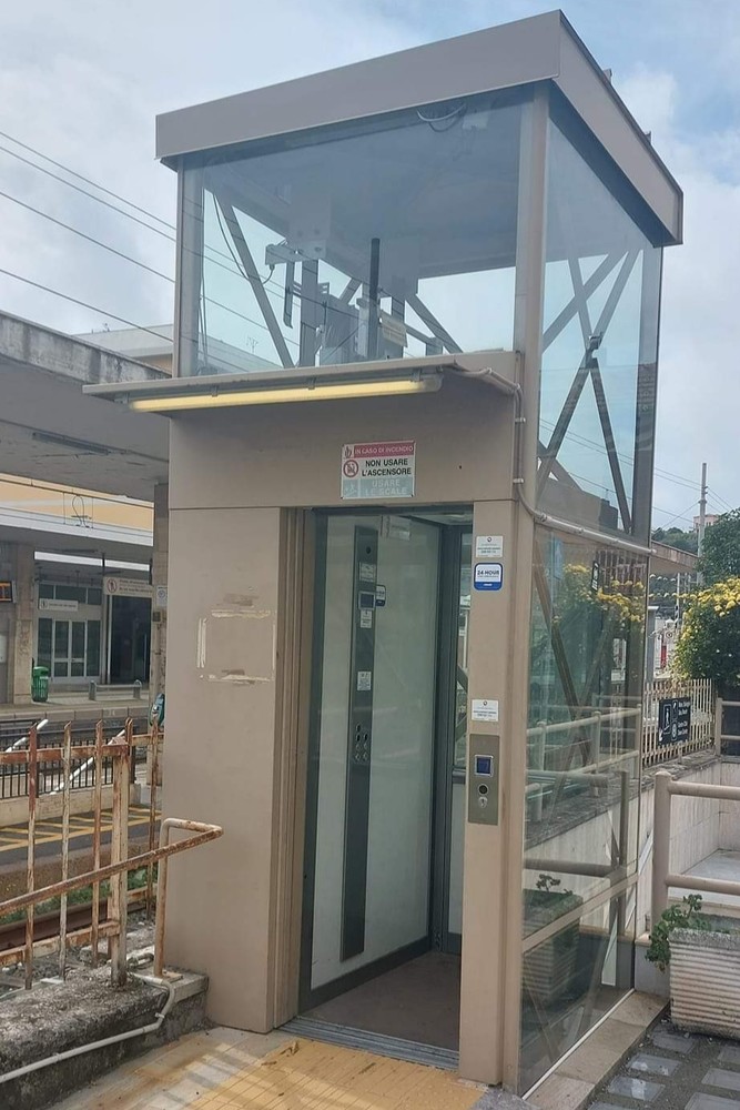 Varazze, dopo anni torna in servizio l'ascensore della stazione Varazze, dopo anni torna in servizio l'ascensore della stazione