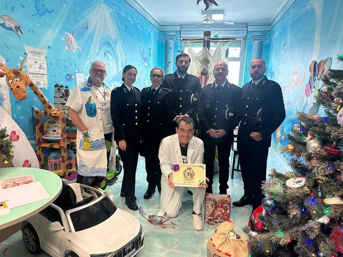 Savona, visita degli allievi della Scuola Penitenziaria di Cairo alla pediatria del San Paolo con donazione a sostegno dell'associazione Cresc.i