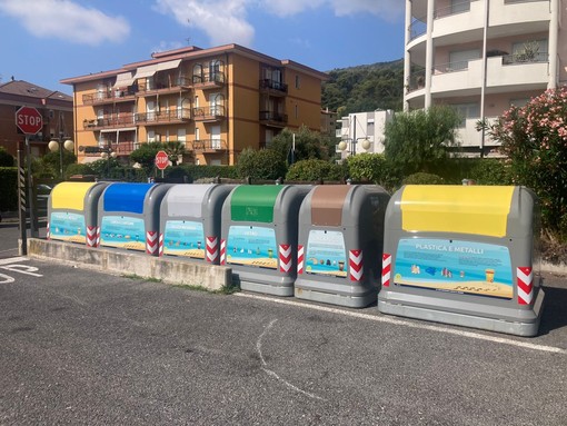 Andora potenzia la raccolta differenziata, 10 nuove campane per la plastica e passaggi aggiuntivi per i sacchetti abbandonati Andora potenzia la raccolta differenziata, 10 nuove campane per la plastica e passaggi aggiuntivi per i sacchetti abbandonati