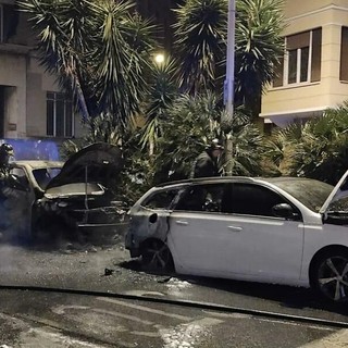 Auto a fuoco in piazza Brennero, arrestati mandante ed esecutore: dietro al rogo una "ripicca" economica