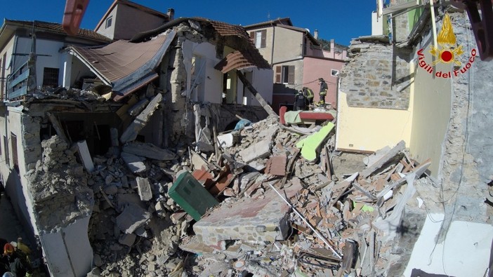 Arnasco, i residenti rimangono nelle proprie case: si temono fenomeni di sciacallaggio Arnasco, i residenti rimangono nelle proprie case: si temono fenomeni di sciacallaggio