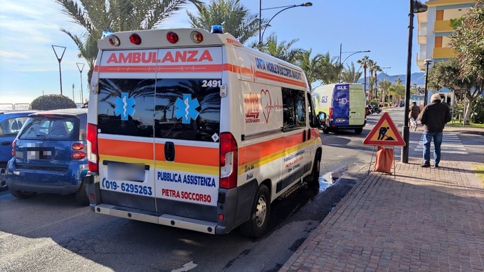 Pietra, incidente sul lungomare Bado: un ferito al Santa Corona (FOTO) Pietra, incidente sul lungomare Bado: un ferito al Santa Corona (FOTO)
