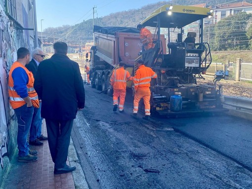 Savona, buche e strade rovinate, il piano asfalti del Comune prosegue a Villapiana