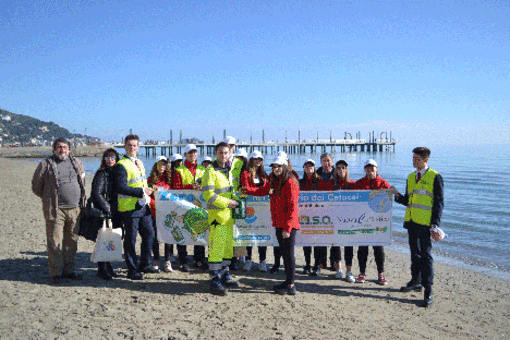 #Alassioricicla: steward dell'ambiente impegnate nella salvaguardia del santuario dei cetacei dagli oli alimentari