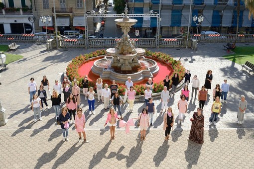 Lotta contro il tumore al seno, uno scatto tutto rosa per dare il via ad  “Alassio in Rosa per Alessia”