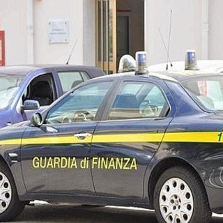 Oltre 9 kg di hashish e circa 180 grammi di cocaina: arrestato dalla Guardia di Finanza
