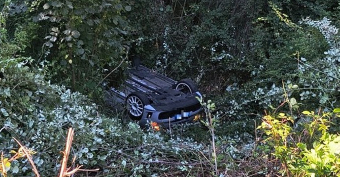 Donna investita e morta a Ferrania, smascherata una rete di corse clandestine su strade pubbliche: 17 auto sequestrate