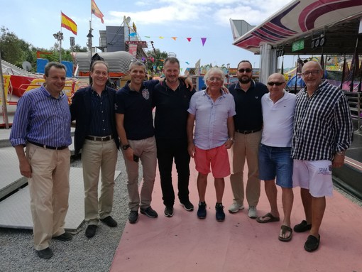 I sindaci di Andora e Laigueglia sulle giostre per la giornata del luna park senza barriere