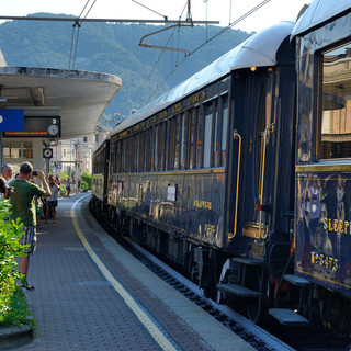 Alassio saluta il passaggio dell’Orient Express