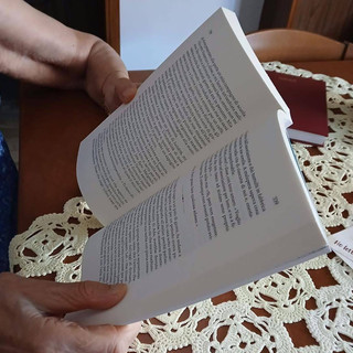 Cengio, Franca e la sua vita tra i libri: "Leggere per me è come una medicina"