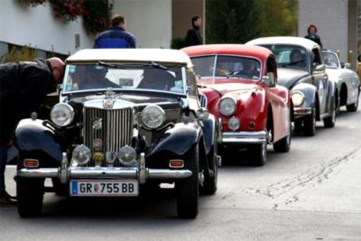 Un museo a cielo aperto di auto d’epoca a Laigueglia Un museo a cielo aperto di auto d’epoca a Laigueglia