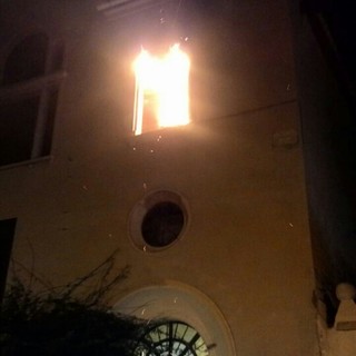 Incendio all'abbazia benedettina di Finalpia, i frati lanciano l'allarme: intervento dei vigili del fuoco